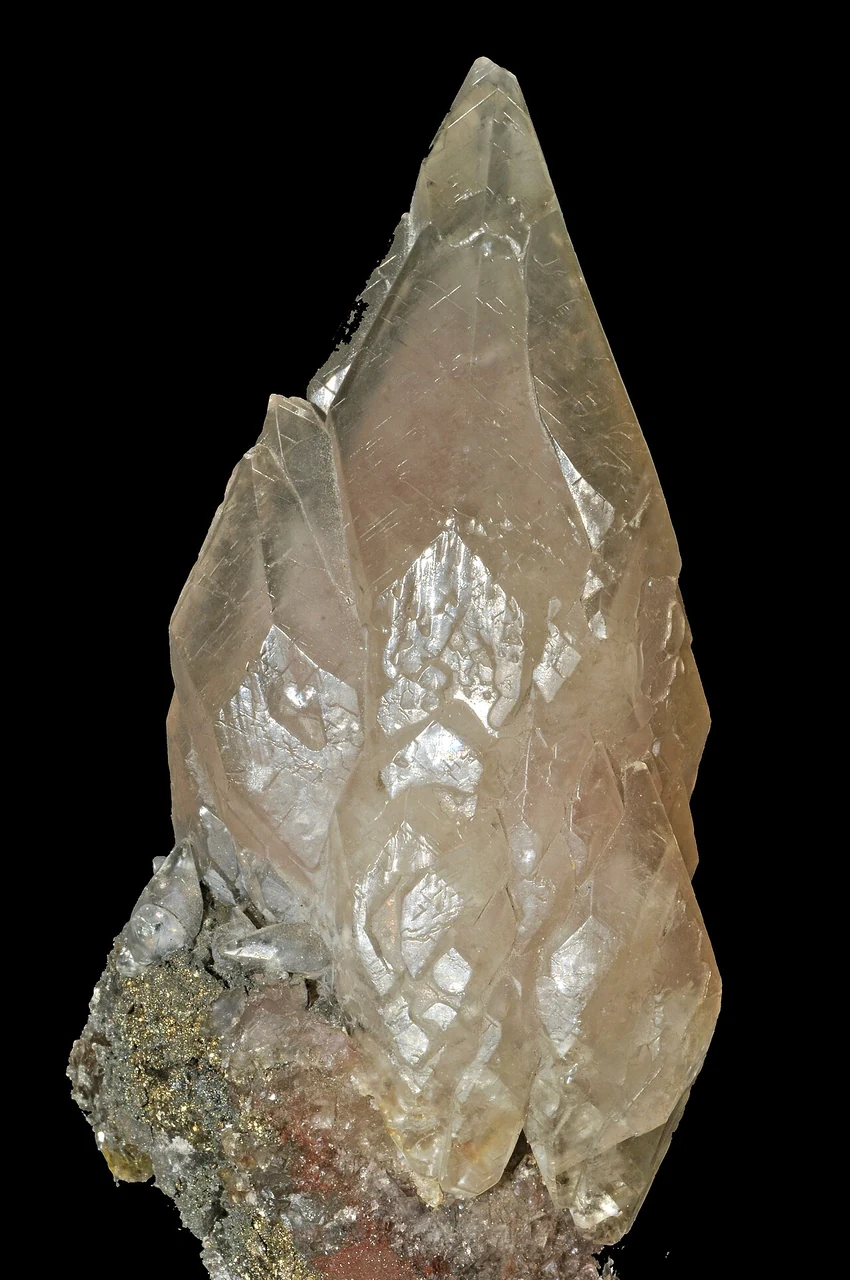 Pointed calcite crystals from Mexico