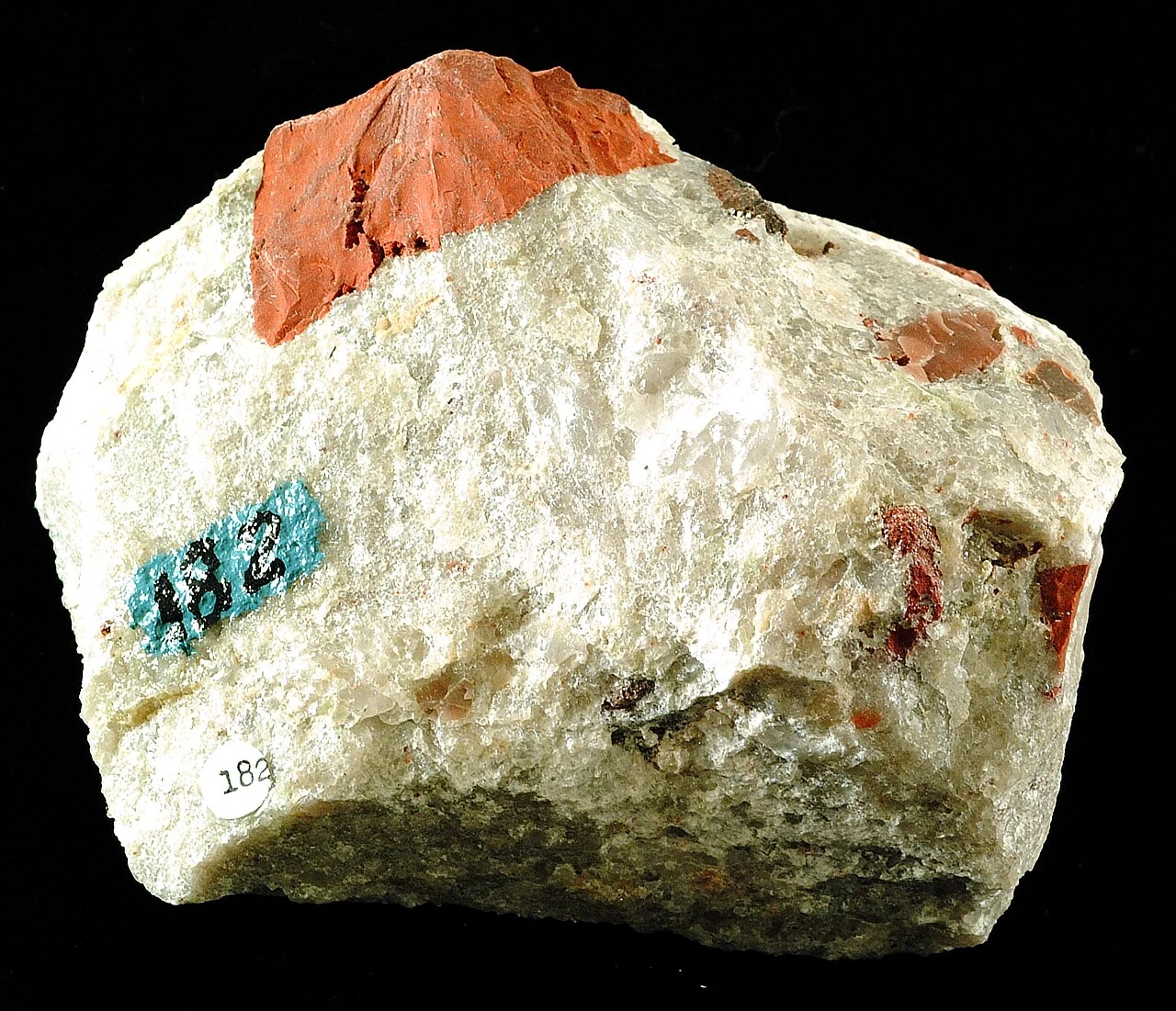 Red jasper pebbles in pale quartzite