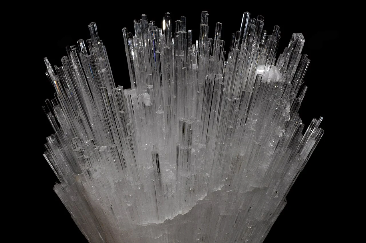 Fan of thin scolecite crystals